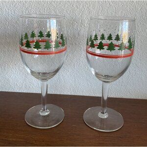 2 Libbey Festive Holiday Christmas Tree Series Wine Glasses 7” Tall